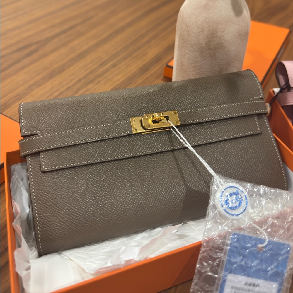 Iike new Kelly long wallet Etoupe/ghw (SOLD)